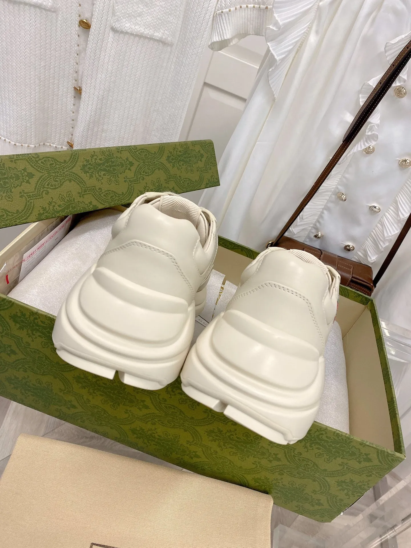 👟👟Ex-factory price 480👟👟 Women's Shoes Factory Upgraded Version 2022 Gucci Gucci top version couple's dad shoes series is new! 🖤 ⚠GG couple’s dad shoes have been popular in recent years; new colors are updated constantly; Gucci has updated new colors in 2022, and our home and counters have new ones at the same time. This classic dad shoe has celebrities and Internet celebrities Anchors and others are sure to plant grass and call ❤ Classic fashion style, distressed leather surface, 5D drawing printing; mixed surface splicing colors, etc... Original customization (off-white eco-friendly cowhide, first layer of cowhide inside), original outsole... Shiny colorful drawings embellish the sides of the shoe body, old color rubbing, package production technology, 1:1 creation / only to make the best shoes. Size: Women’s 35-45